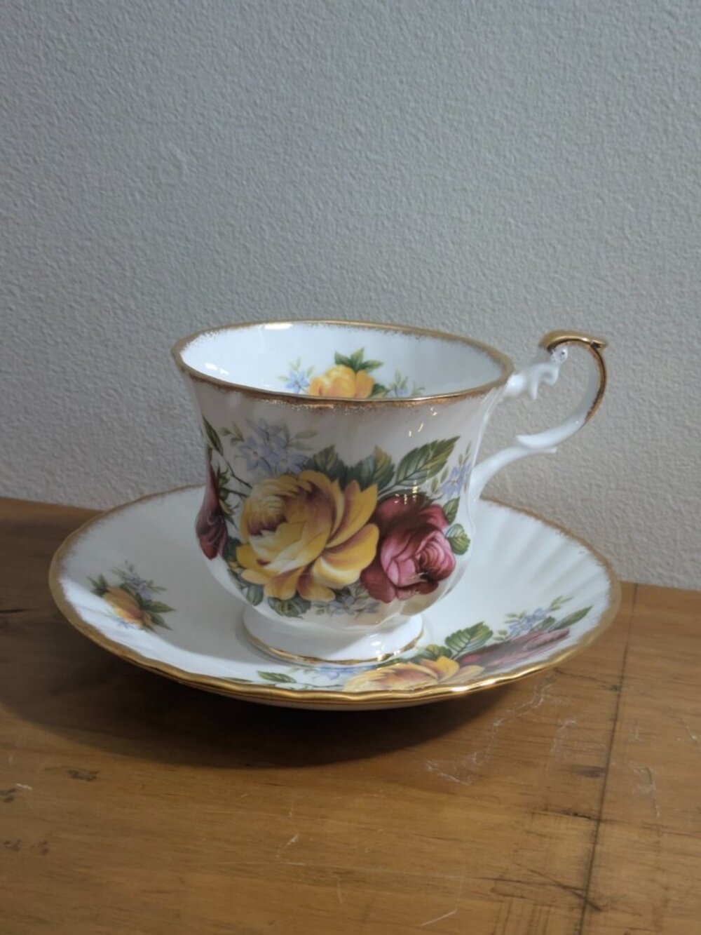 Queens Rosina Bone China Tea Cup Saucer Set Yellow Pink Roses Gold Trim Vintage